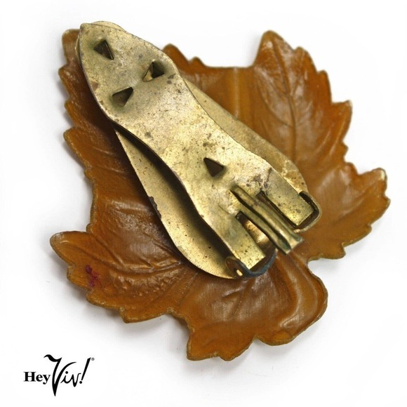Vintage Enameled Metal Fall Leaf Scarf, Shawl, Coat Clip Pin Brooch - Hey Viv - Picture 2 of 5